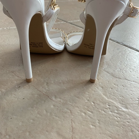 White Chain Detail Heels With Matching Clutch - Picture 4 of 4